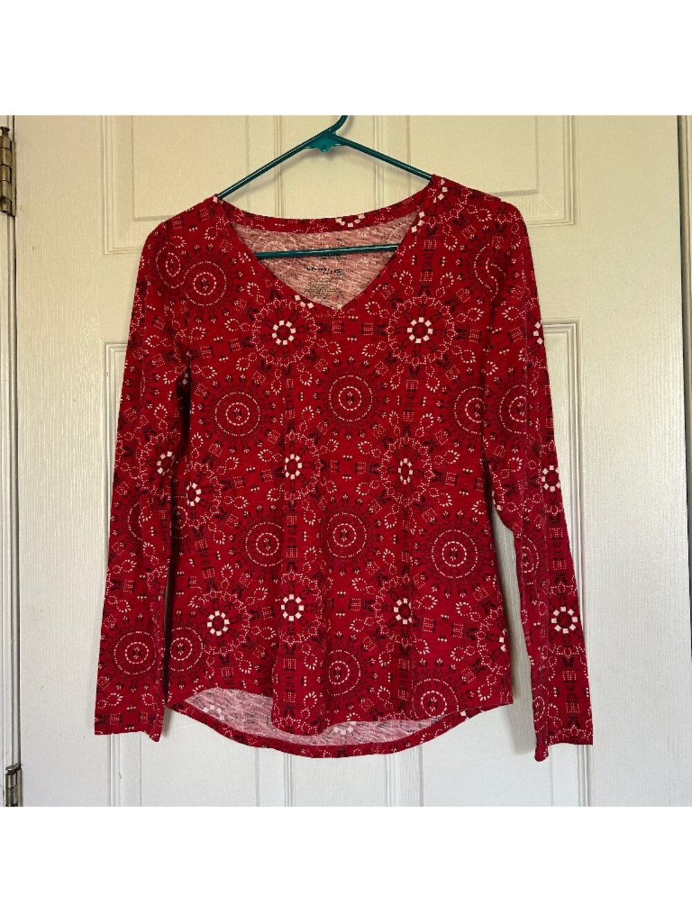 Sonoma Goods For Life Red Medallion Print The Everyday Tee XS